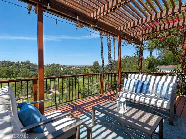 20994 Bandera St, Woodland Hills, CA 91364