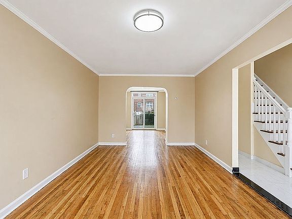 5th image of 69-16 Fresh Meadow Ln