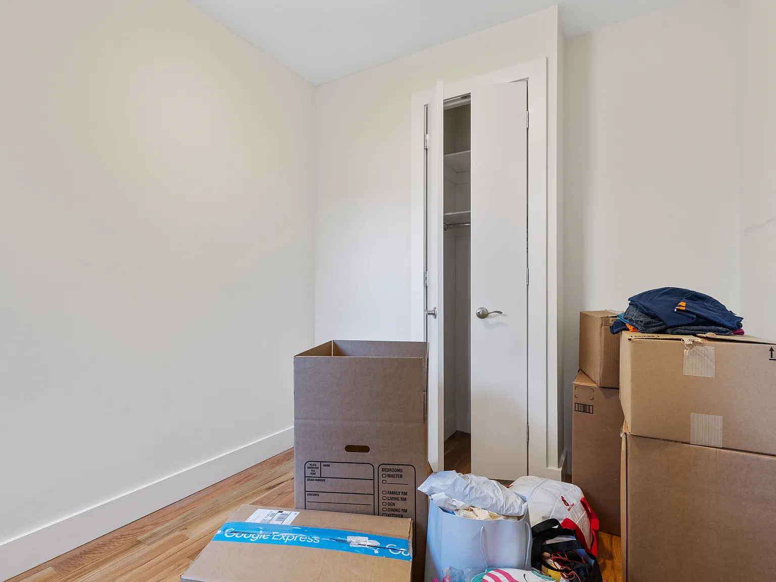 233 Elizabeth Street — Photo 3
