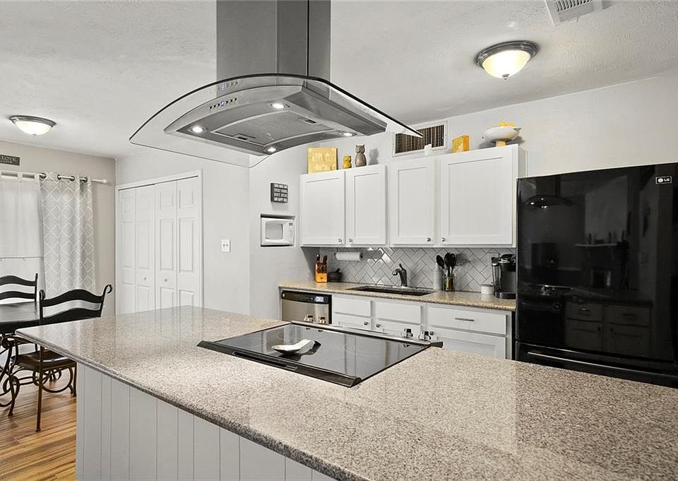 1st image of 715 Sunny Slope Dr