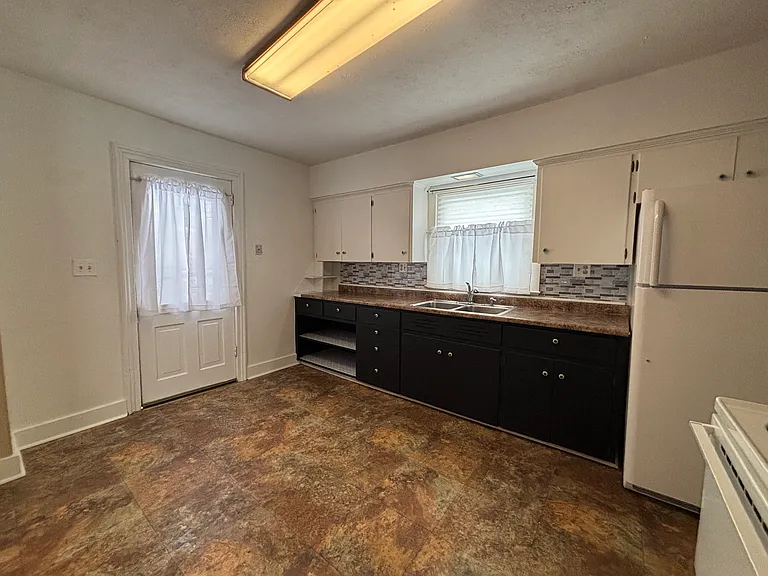 131 S Main St #1 — Photo 6