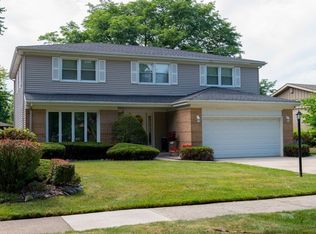 1808 N Burning Bush Ln, Mount Prospect, IL 60056