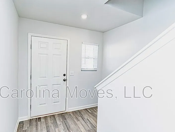 638 Farmstead Trl — Photo 2