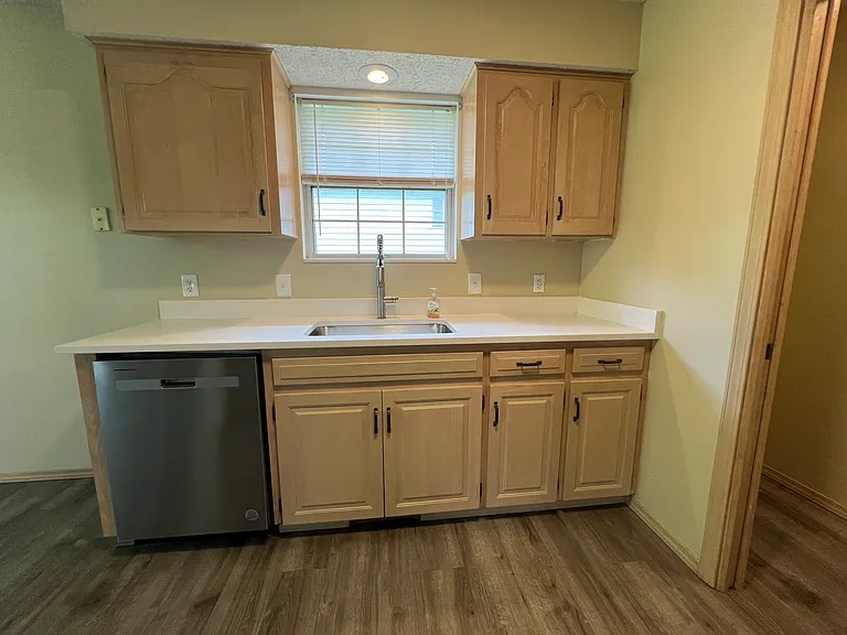1538 S Saint Marys Ave — Photo 8