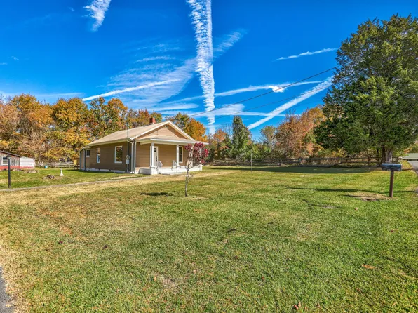 124 Harber Ln, Johnson City, TN 37601