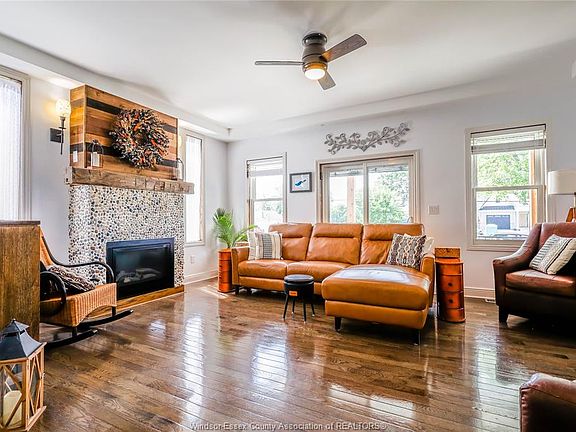 3rd image of 345 Robson Rd #345B