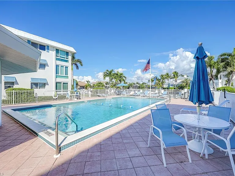 2100 Gulf Shore Blvd N #212 — Photo 27