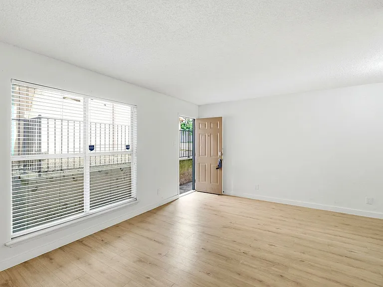 2319 Greenfield Pkwy — Photo 10