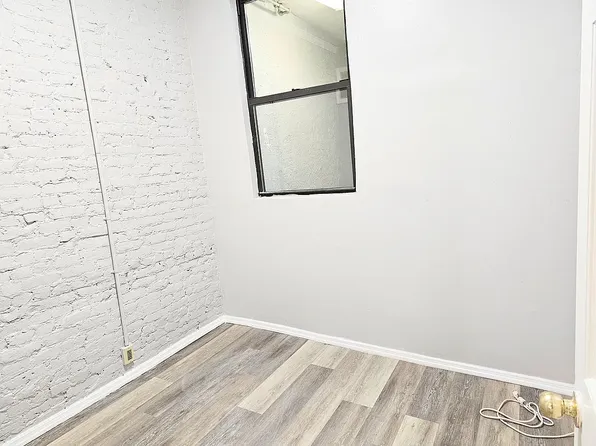 5817 Fourth Avenue 2R image 3 of 4