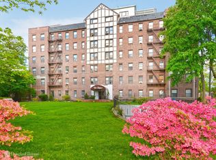 37 Brompton Rd APT 4E, Great Neck, NY 11021