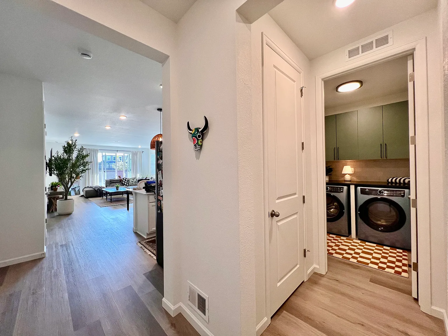 4 bed, 1747 sqft, $3,100 — Photo 3