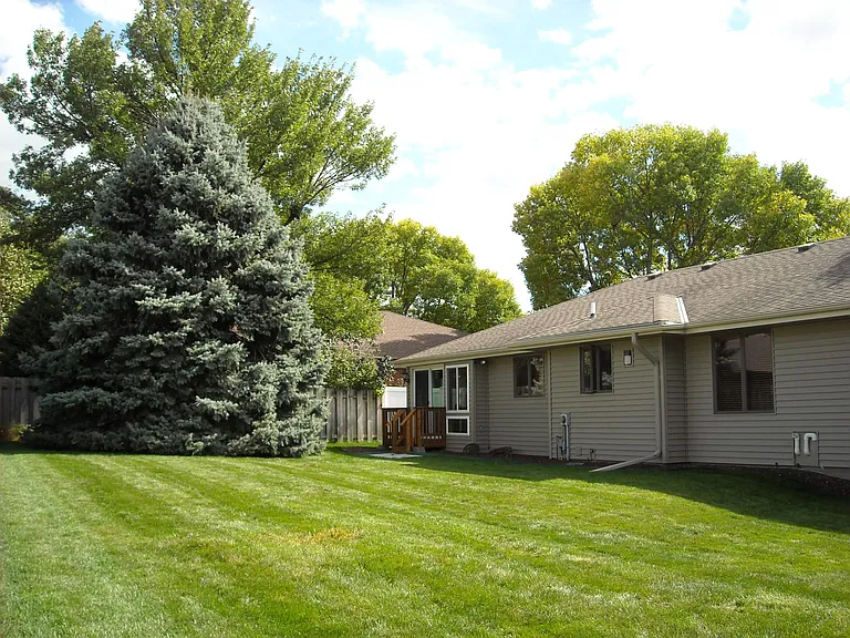 6520 Campbell Dr — Photo 2
