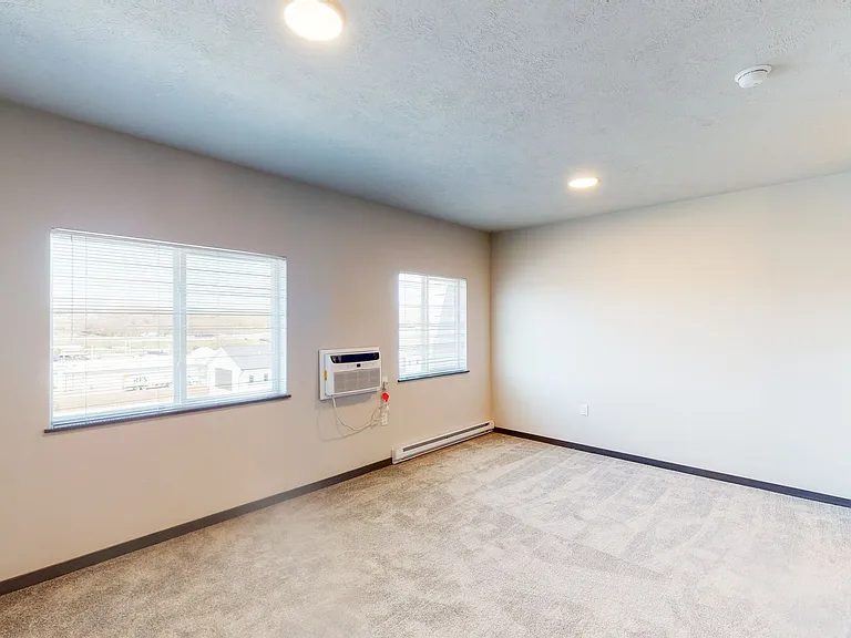 5800 Sunnybrook Plz — Photo 27