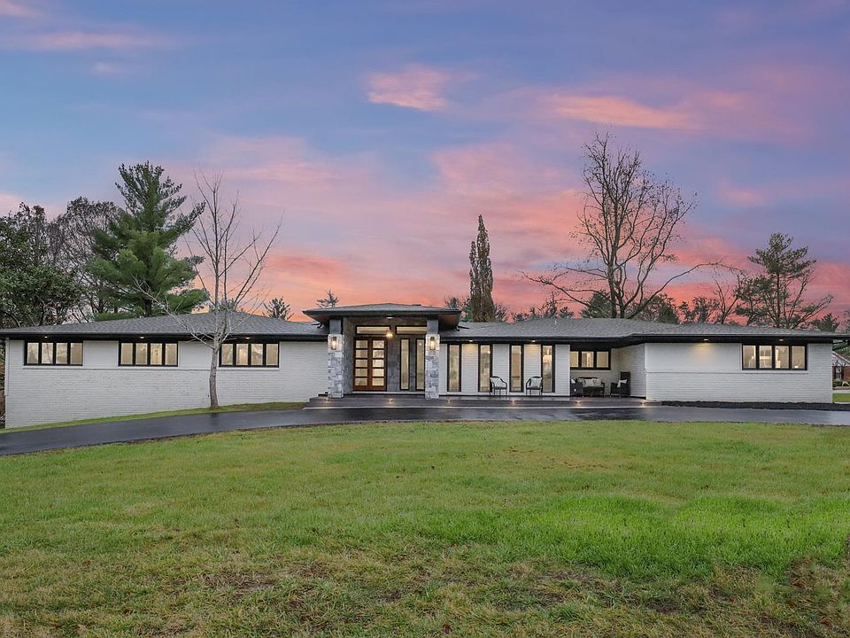 1st image of 31 Sackston Woods Ln