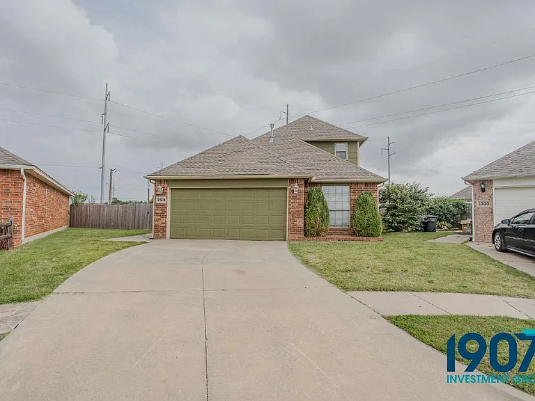 2508 Tyler Ln — Photo 1