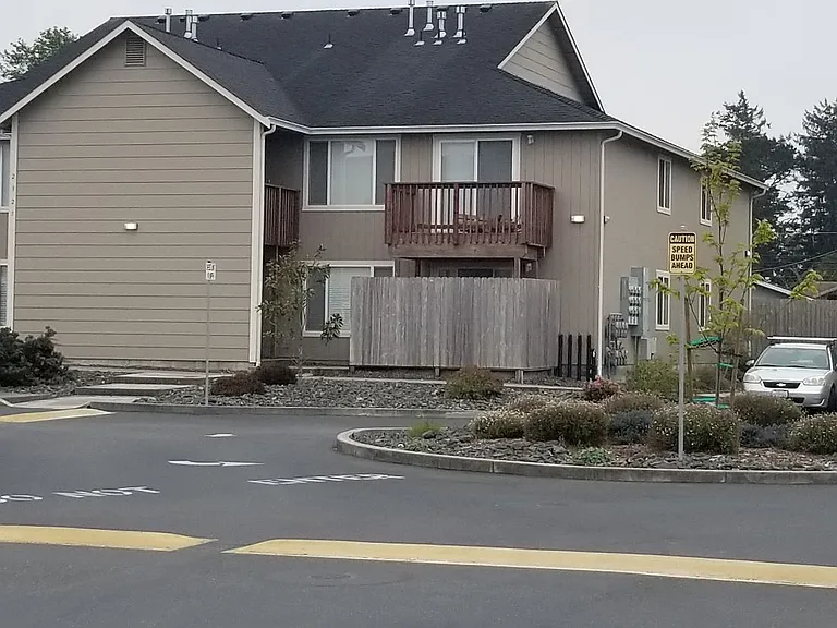 2305 Cobblestone #74-81 — Photo 2