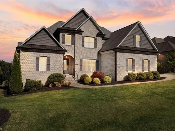 7802 Front 9 Dr, Stokesdale, NC 27357