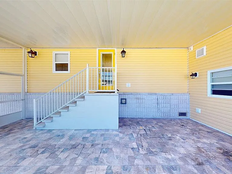 10728 Poplar St NE — Photo 4