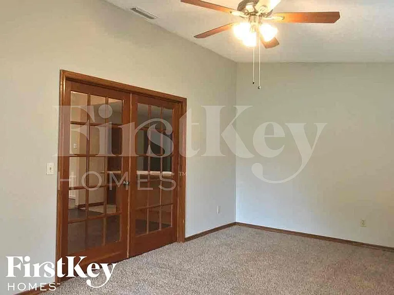 742 Eunice St — Photo 9