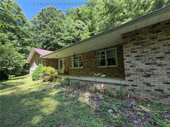 125 Thomas Hill Rd, Omar, WV 25638