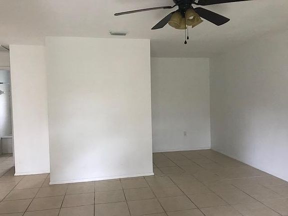 2nd image of 820 Sunset Dr