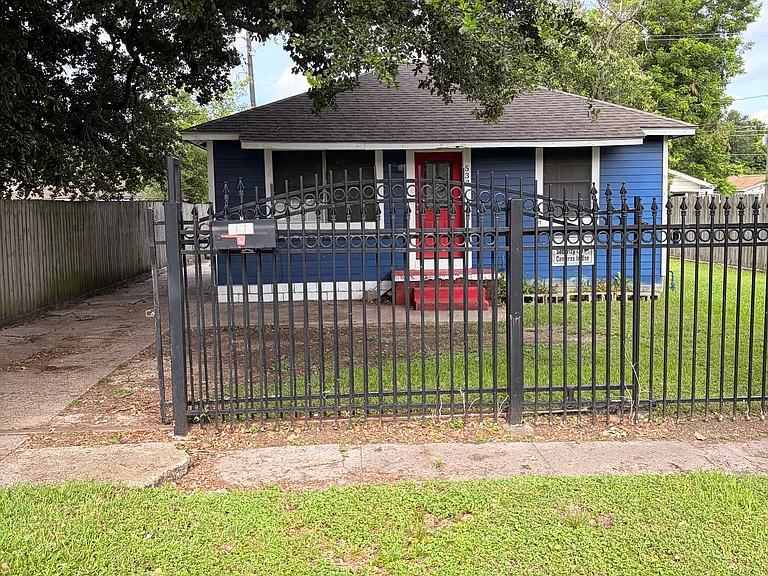 533 Majestic St — Photo 18
