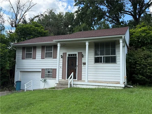 8512 E 91st St, Kansas City, MO 64138