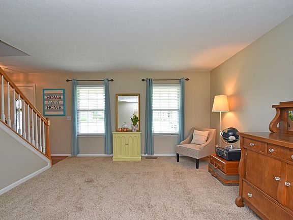 4th image of 652 Parkland Dr