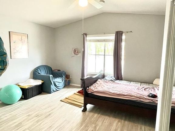4th image of 49700 Lincoln Dr