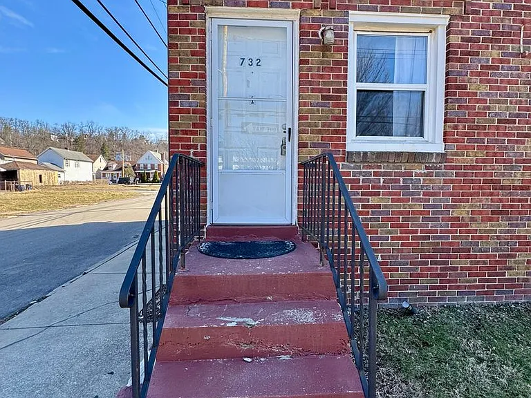 732 Idlewood Ave — Photo 2