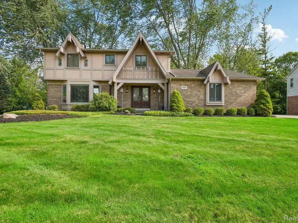 36339 Parklane Cir, Farmington Hills, MI 48335