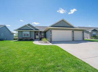 768 S Melcorn Cir, De Pere, WI 54115