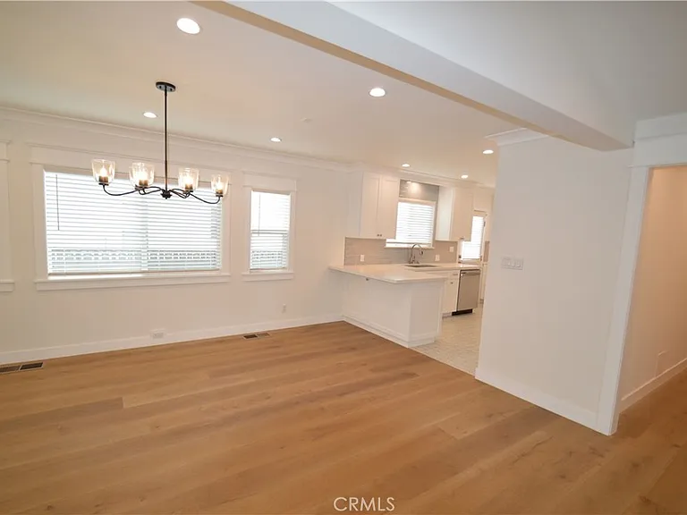 1443 N Evergreen St — Photo 3