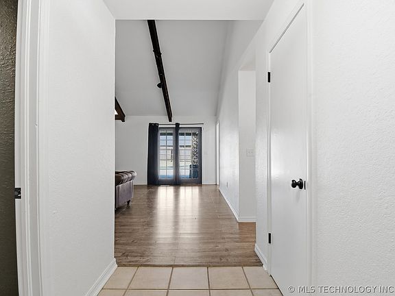 4th image of 1905 Glendale Rd