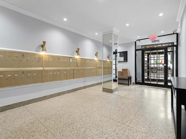 2790 Broadway image 6 of 8