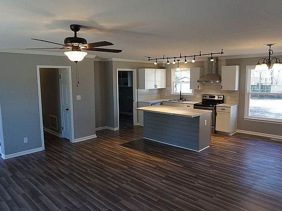 4th image of 109 Fox Run Cir