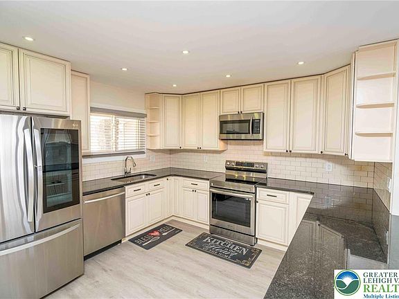 4th image of 137 Idlewild Rd