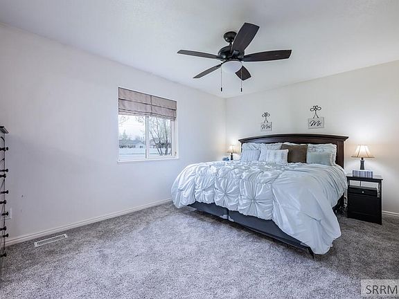 5th image of 4020 E Gateway Cir
