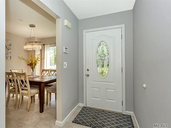3rd image of 60 S Pond Ln