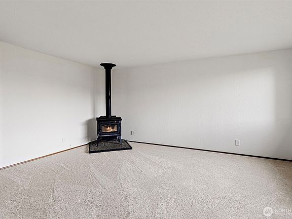 3rd image of 9920 2nd Avenue SE