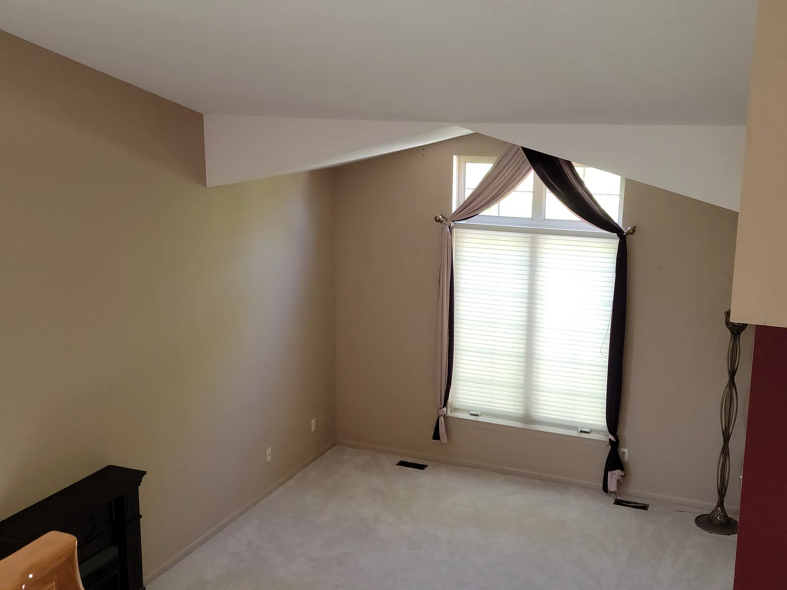4 bed, 2280 sqft, $3,000 — Photo 2