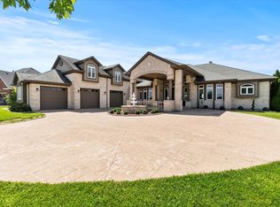 215 Slalom Ct, Minooka, IL 60447