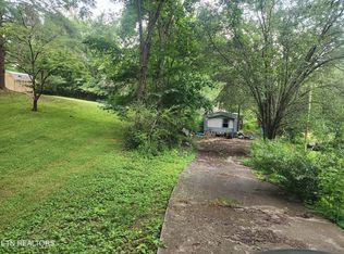 136 Sugar Rd, Oliver Springs, TN 37840