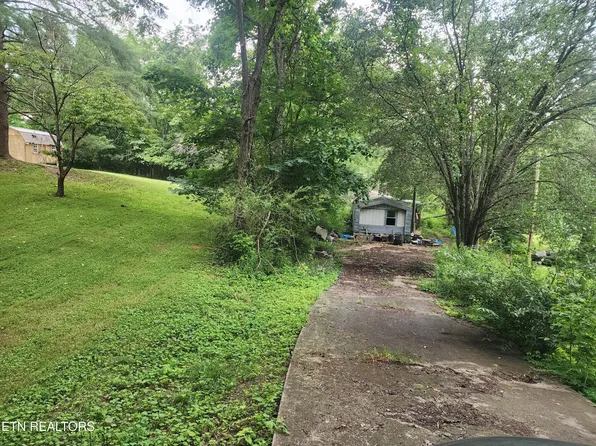 136 Sugar Rd, Oliver Springs, TN 37840