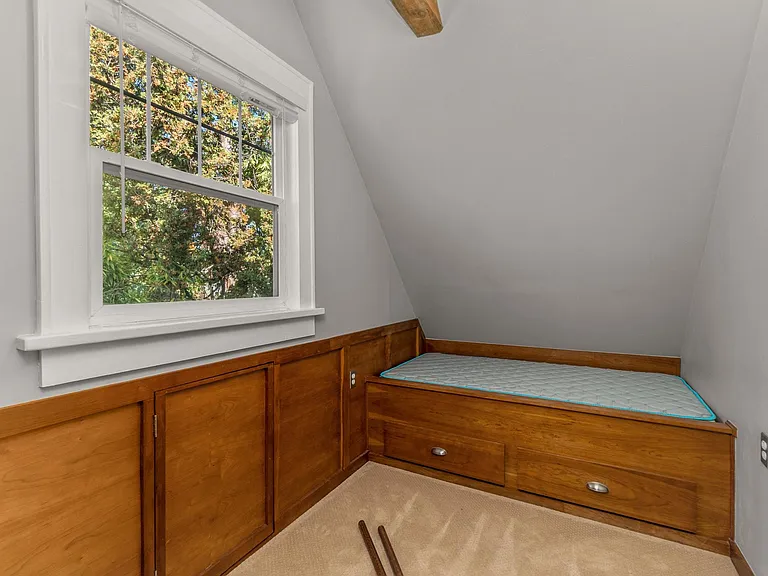 8036 N Syracuse St — Photo 27
