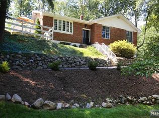27 Shadow Rd, Upper Saddle River, NJ 07458