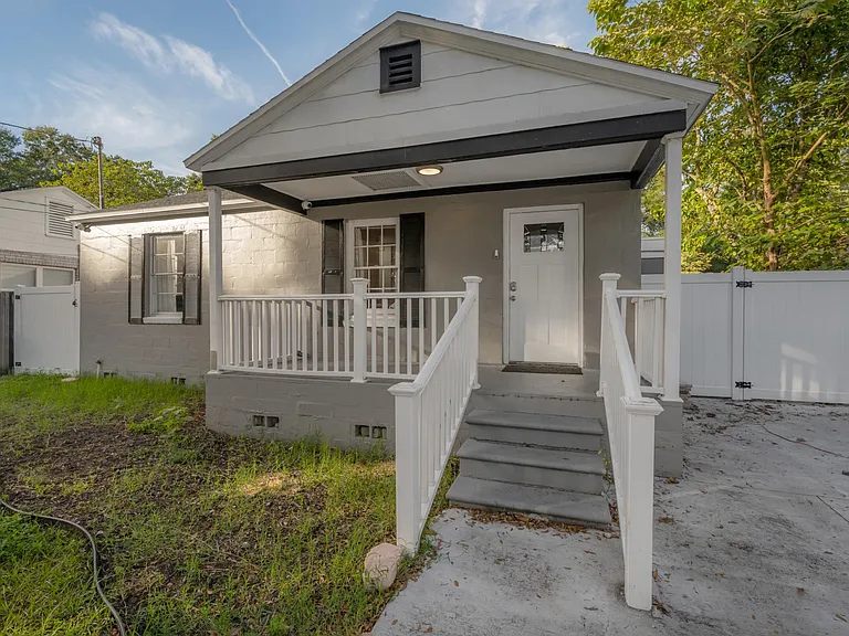 1428 E Mohawk Ave — Photo 2