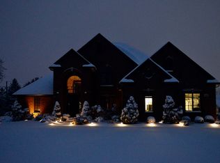 7496 Secretariat Dr, Saline, MI 48176