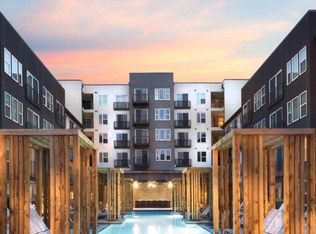 500 Singleton Blvd #B2, Dallas, TX 75212