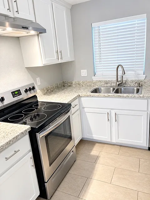 1251 Vine St — Photo 3